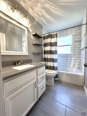 $379,900 | 1520 Southwest Oakley Avenue, Topeka, KS 66604