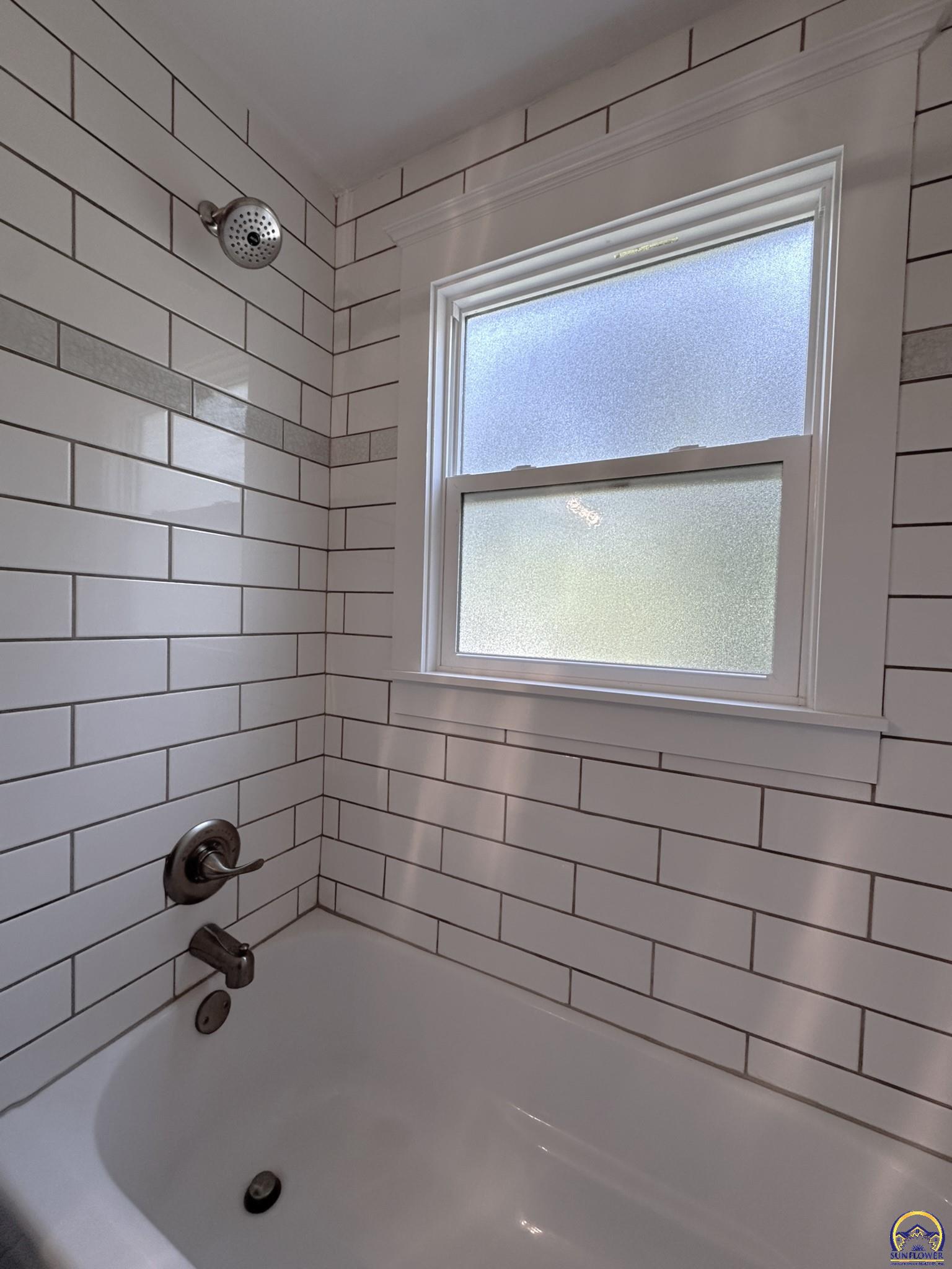 1520 Southwest Oakley Avenue Topeka, KS 66604 - Photo 52 of 76 Hall Bathroom