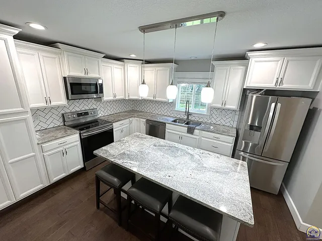 $379,900 | 1520 Southwest Oakley Avenue, Topeka, KS 66604