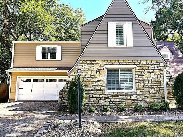 $389,900 | 1520 Southwest Oakley Avenue, Topeka, KS 66604