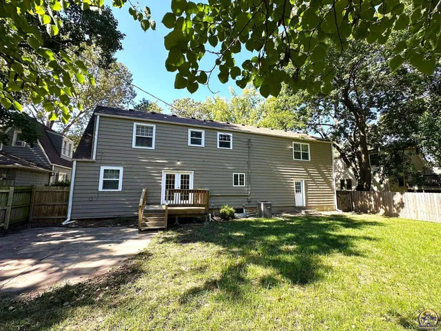 $379,900 | 1520 Southwest Oakley Avenue, Topeka, KS 66604