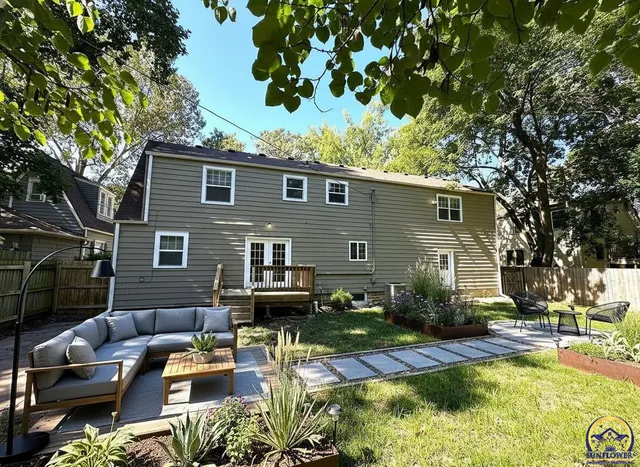 $379,900 | 1520 Southwest Oakley Avenue, Topeka, KS 66604