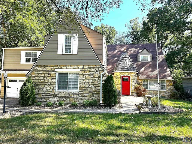 $379,900 | 1520 Southwest Oakley Avenue, Topeka, KS 66604