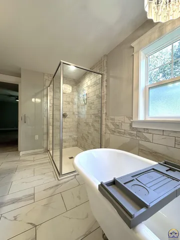 $379,900 | 1520 Southwest Oakley Avenue, Topeka, KS 66604