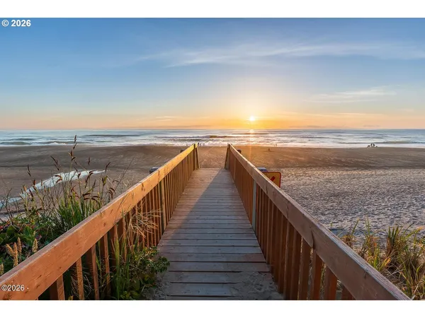 $625,000 | 4175 Highway 101, Unit E5, Depoe Bay, OR 97341