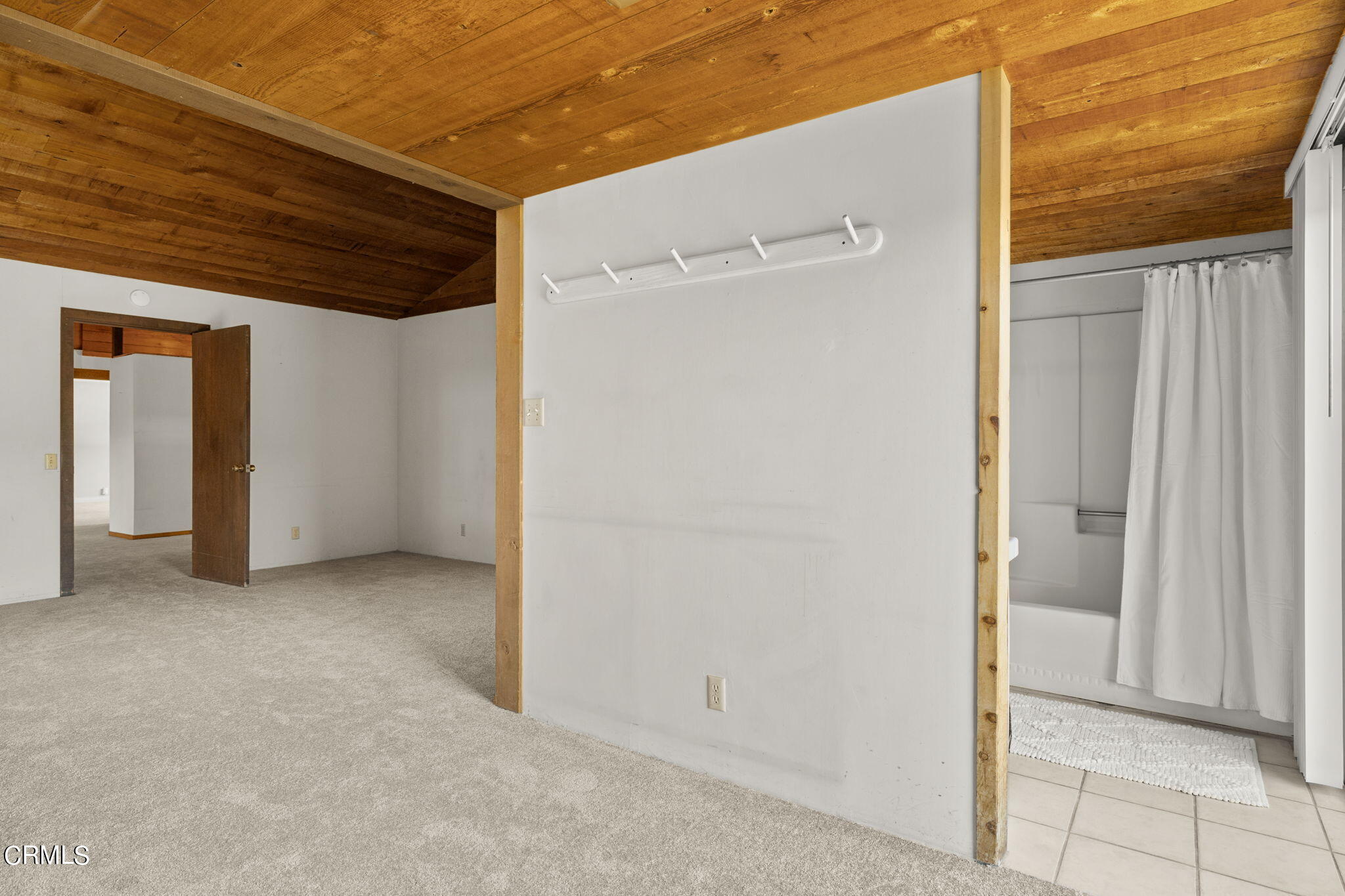 320 Cruzero Street Ojai, CA 93023 - Photo 19 of 48 a view of room