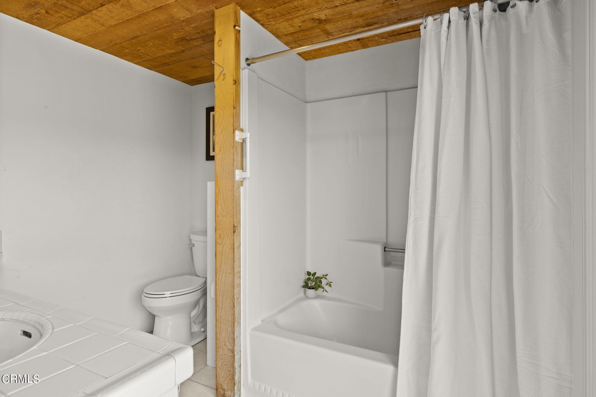 320 Cruzero Street Ojai, CA 93023 - Photo 20 of 48 a bathroom with a toilet and shower