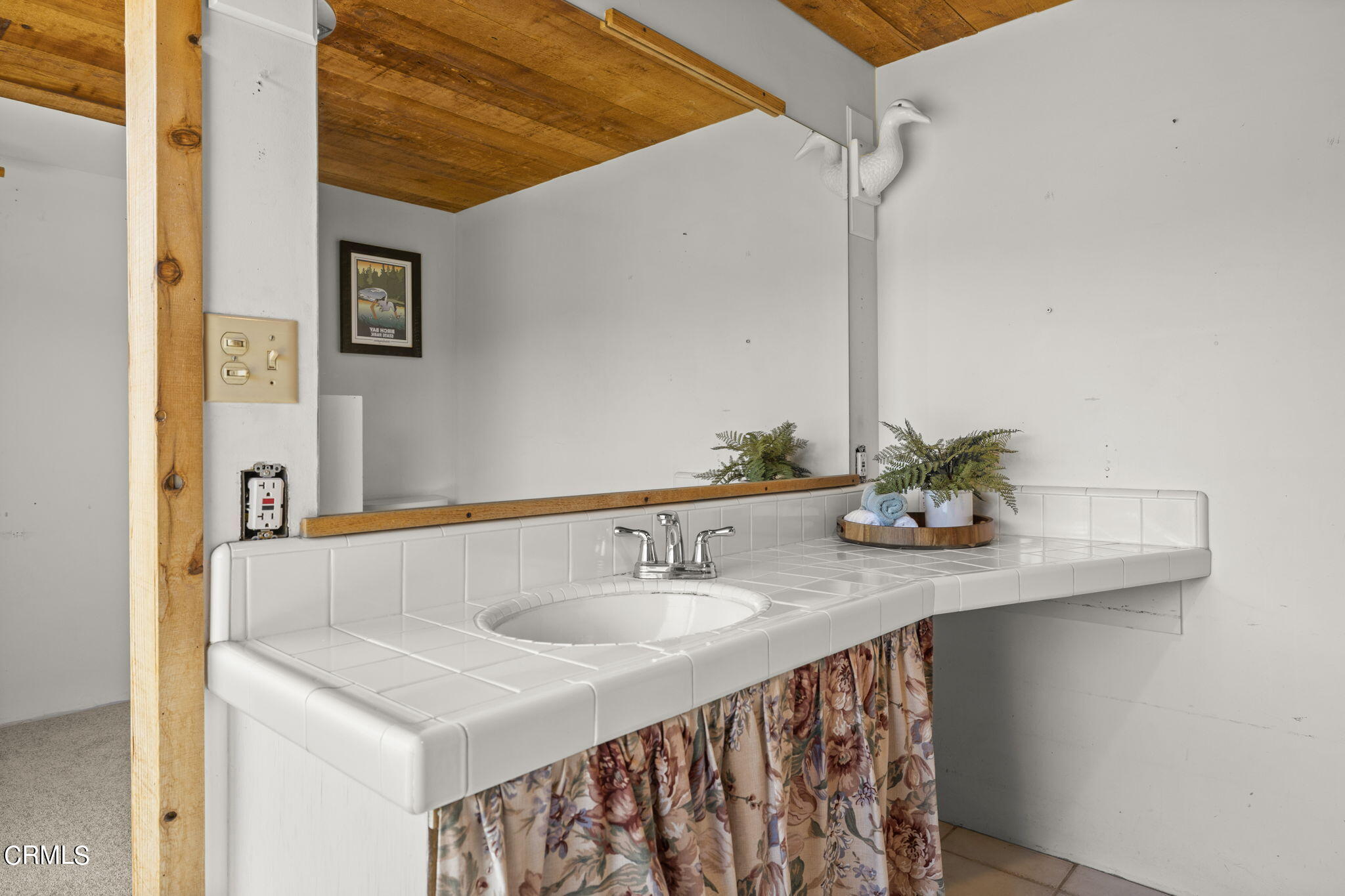 320 Cruzero Street Ojai, CA 93023 - Photo 21 of 48 a bathroom with a sink and a mirror