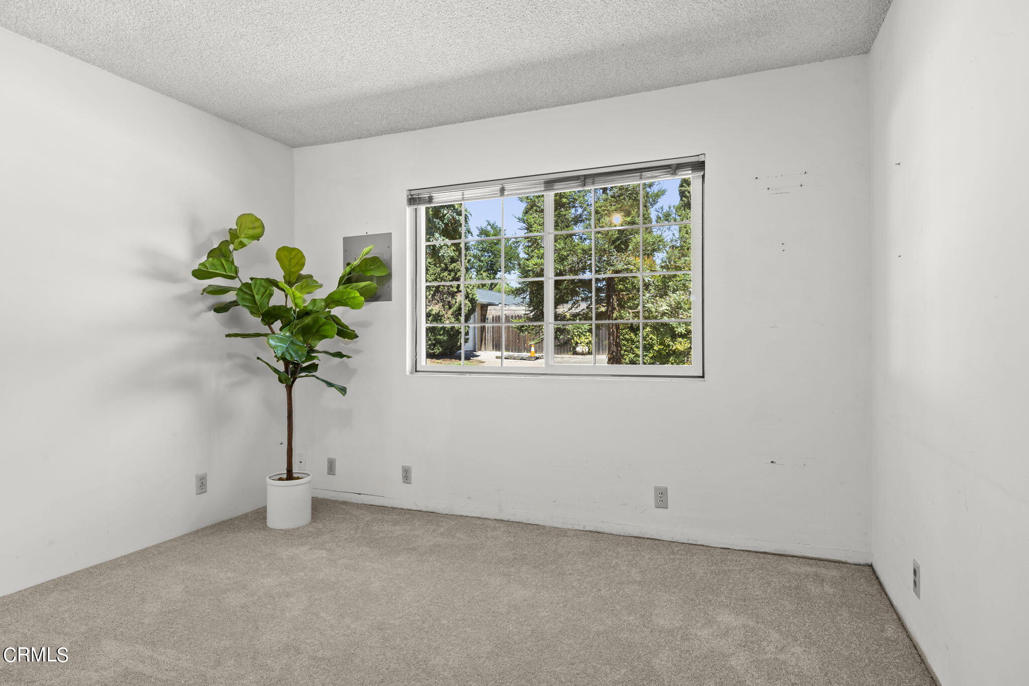 320 Cruzero Street Ojai, CA 93023 - Photo 23 of 48 a view of an empty room with a window