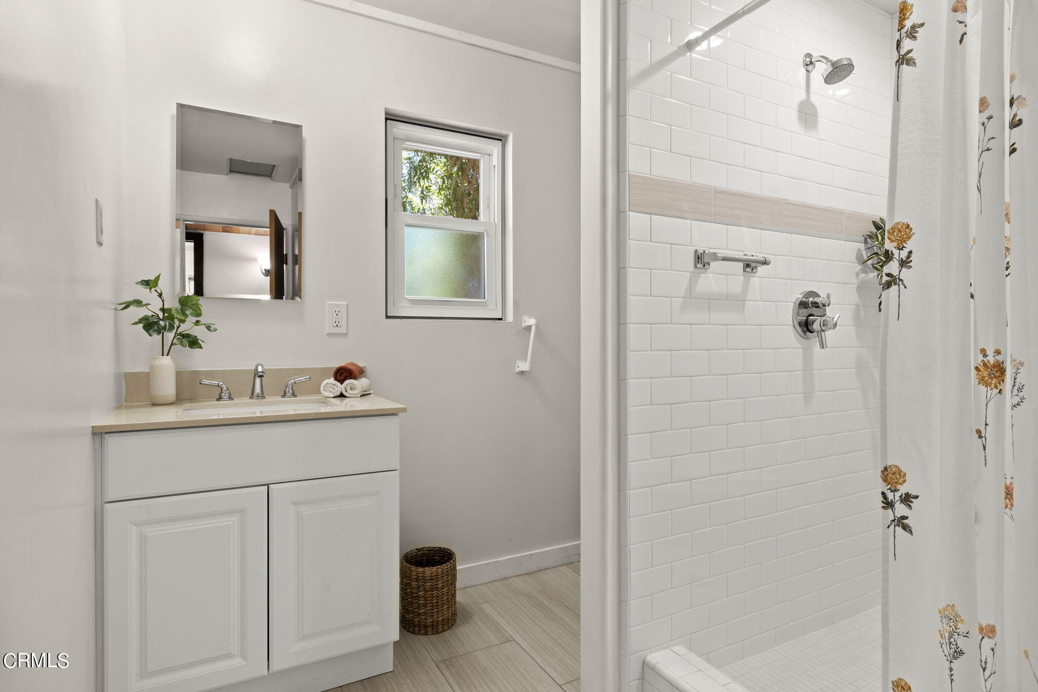 320 Cruzero Street Ojai, CA 93023 - Photo 25 of 48 a bathroom with a sink a vanity and a mirror