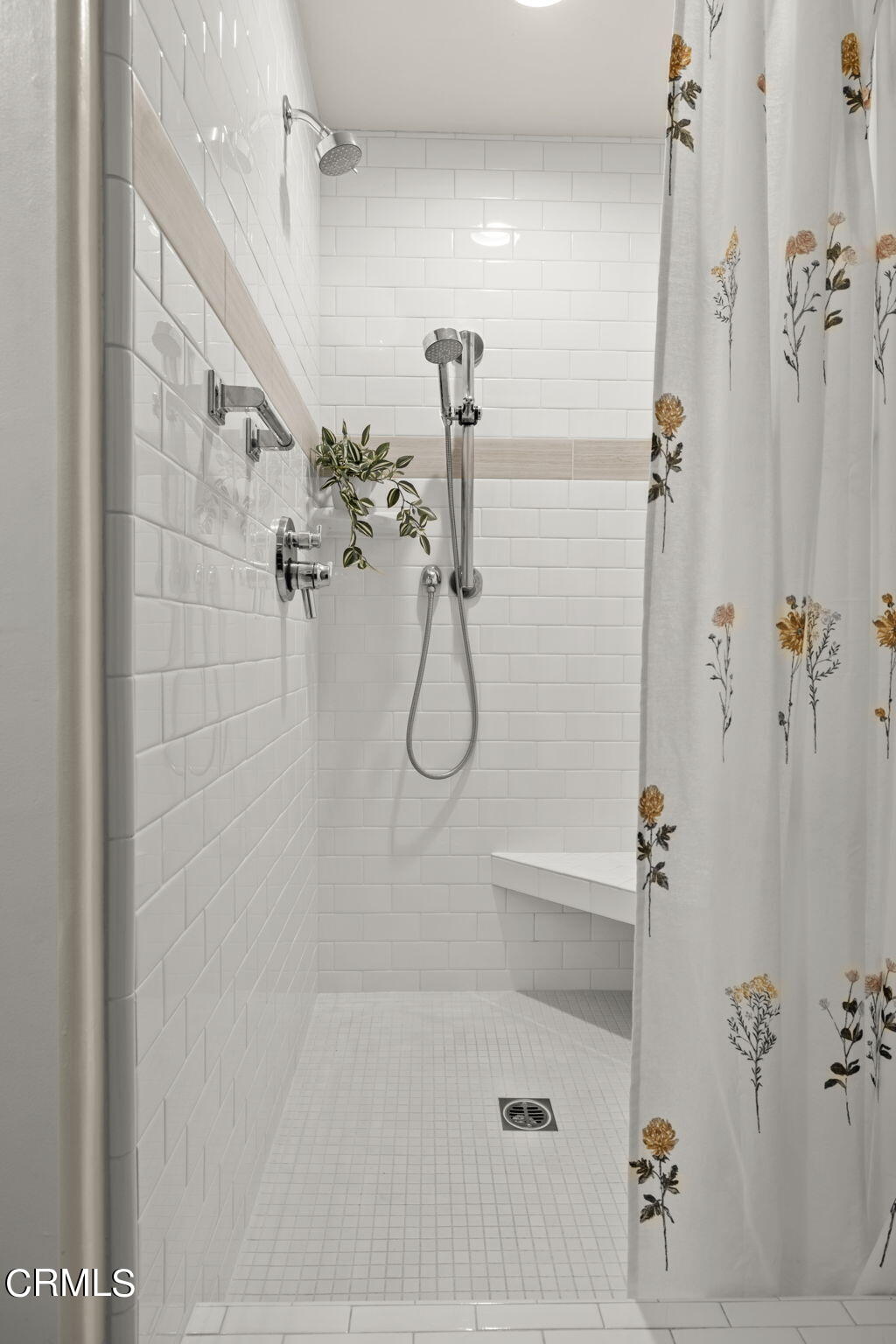 320 Cruzero Street Ojai, CA 93023 - Photo 26 of 48 a bathroom with a shower