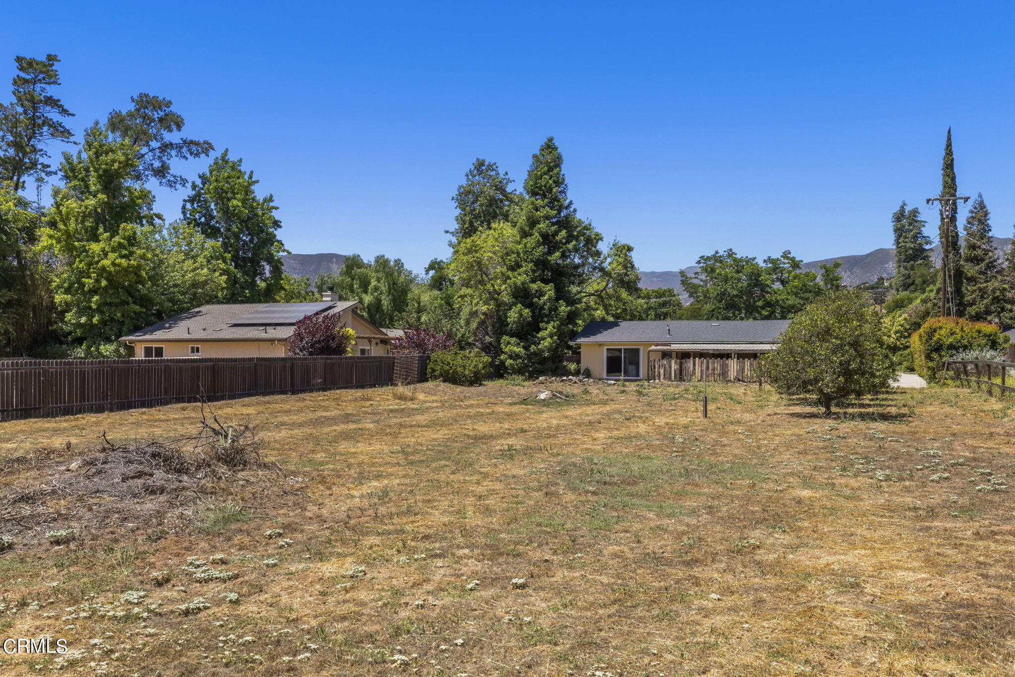 320 Cruzero Street Ojai, CA 93023 - Photo 43 of 48 a backyard of a house with a garden