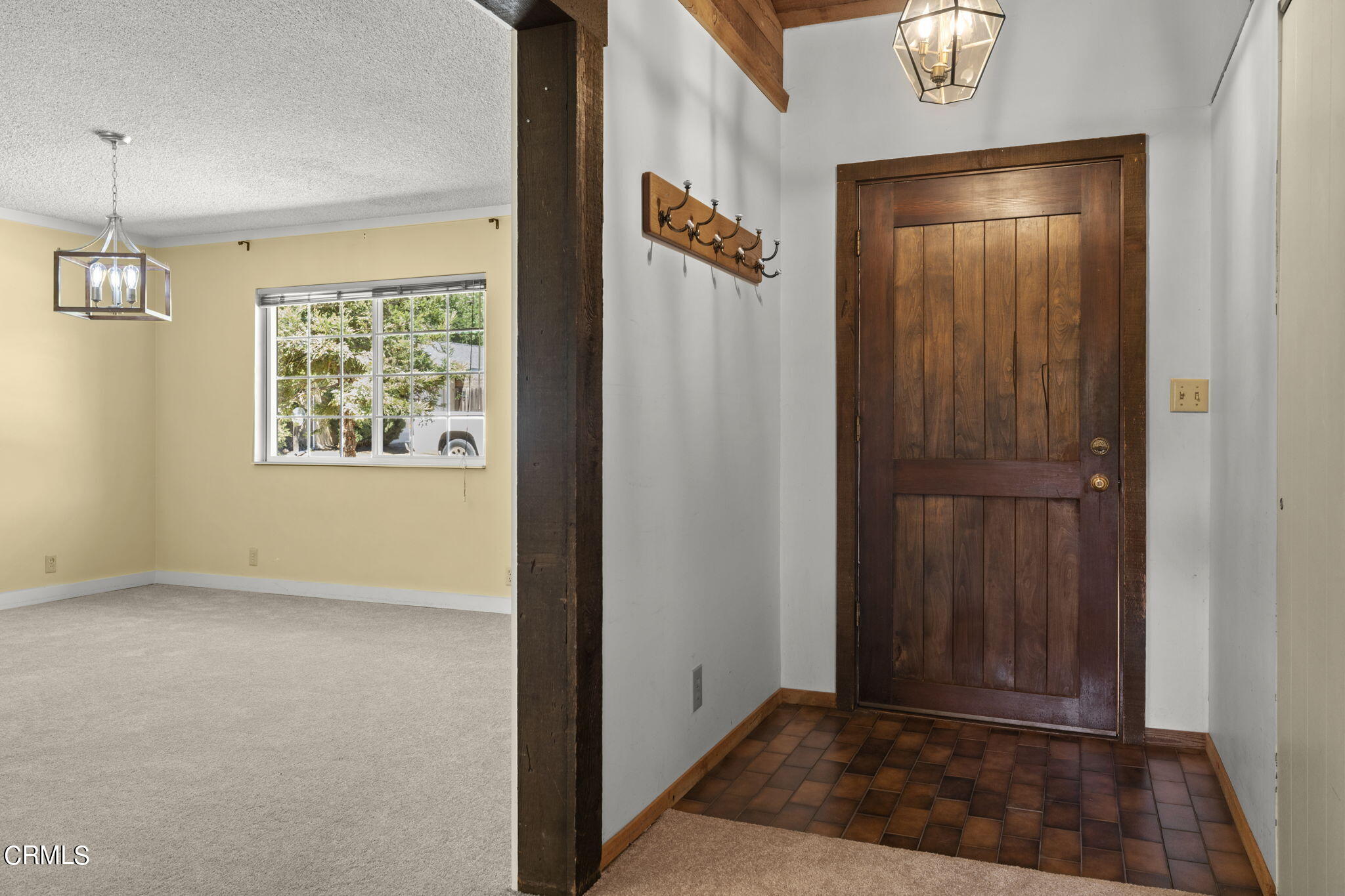 320 Cruzero Street Ojai, CA 93023 - Photo 6 of 48 an empty room with windows and closet
