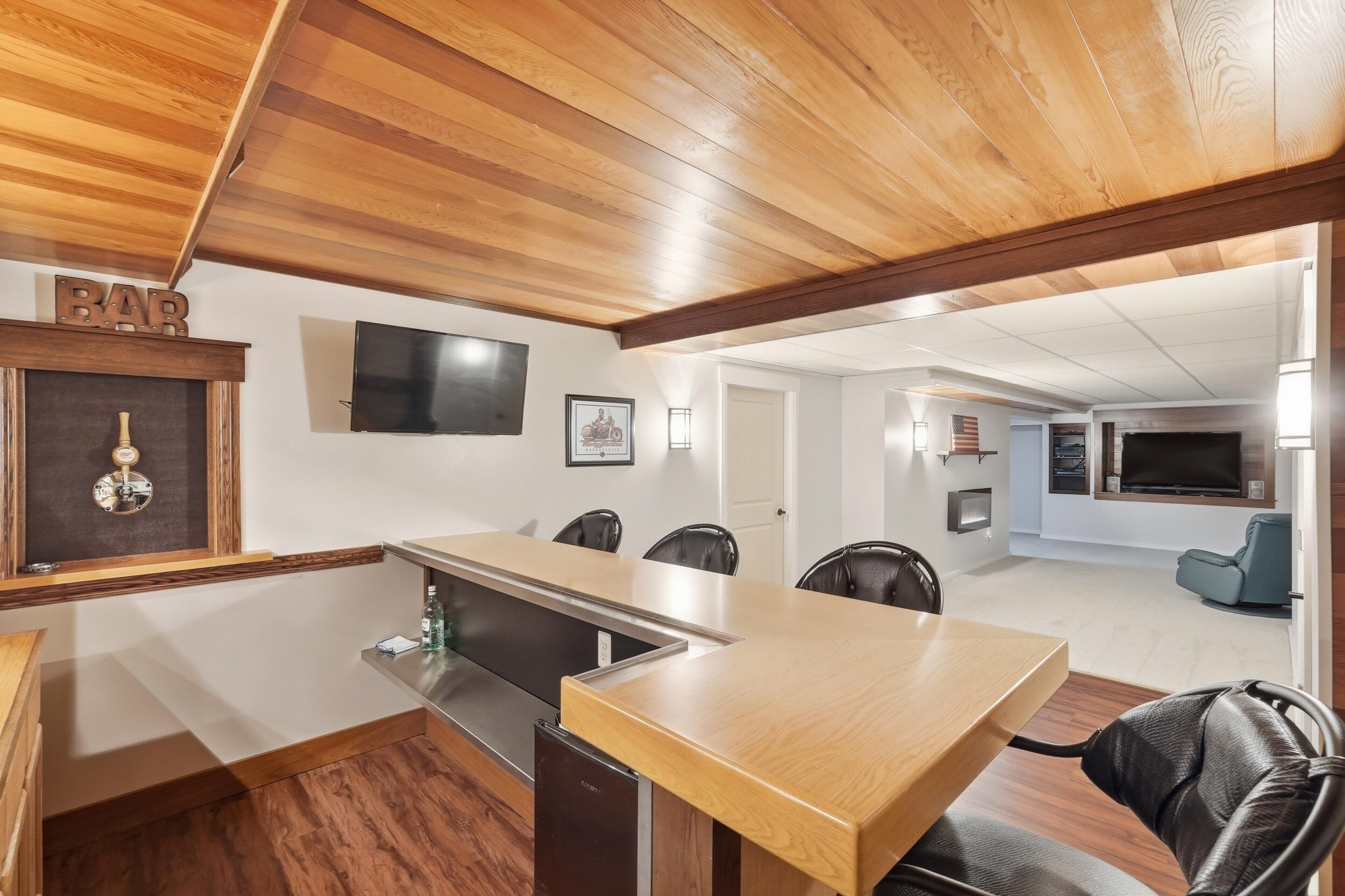 2325 Drop Anchor Drive Crown Point, IN 46307 - Photo 22 of 28 a living room with furniture and a flat screen tv