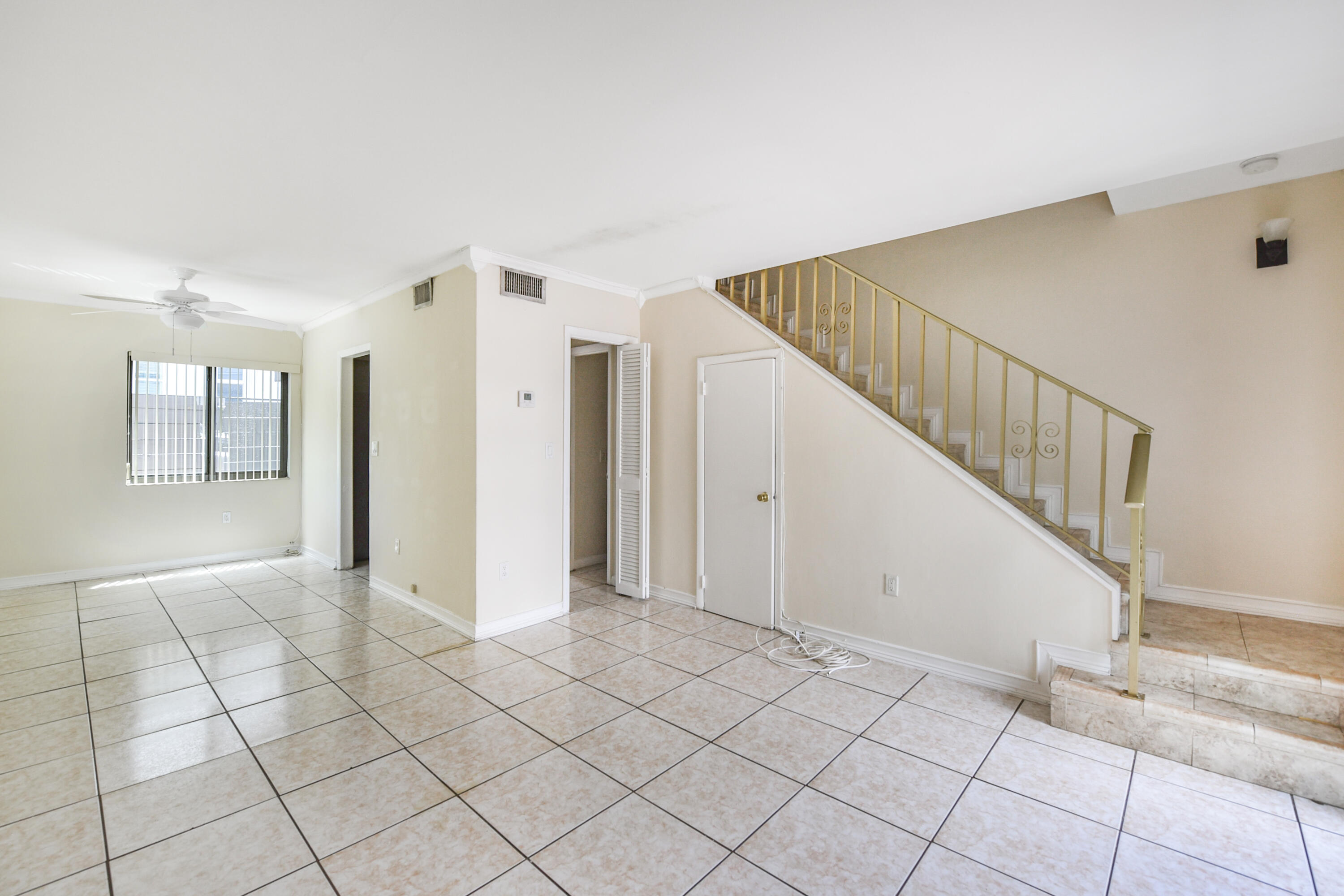300 80th Street, Unit 300 Miami Beach, FL 33141 - Photo 11 of 22 DSC_2943