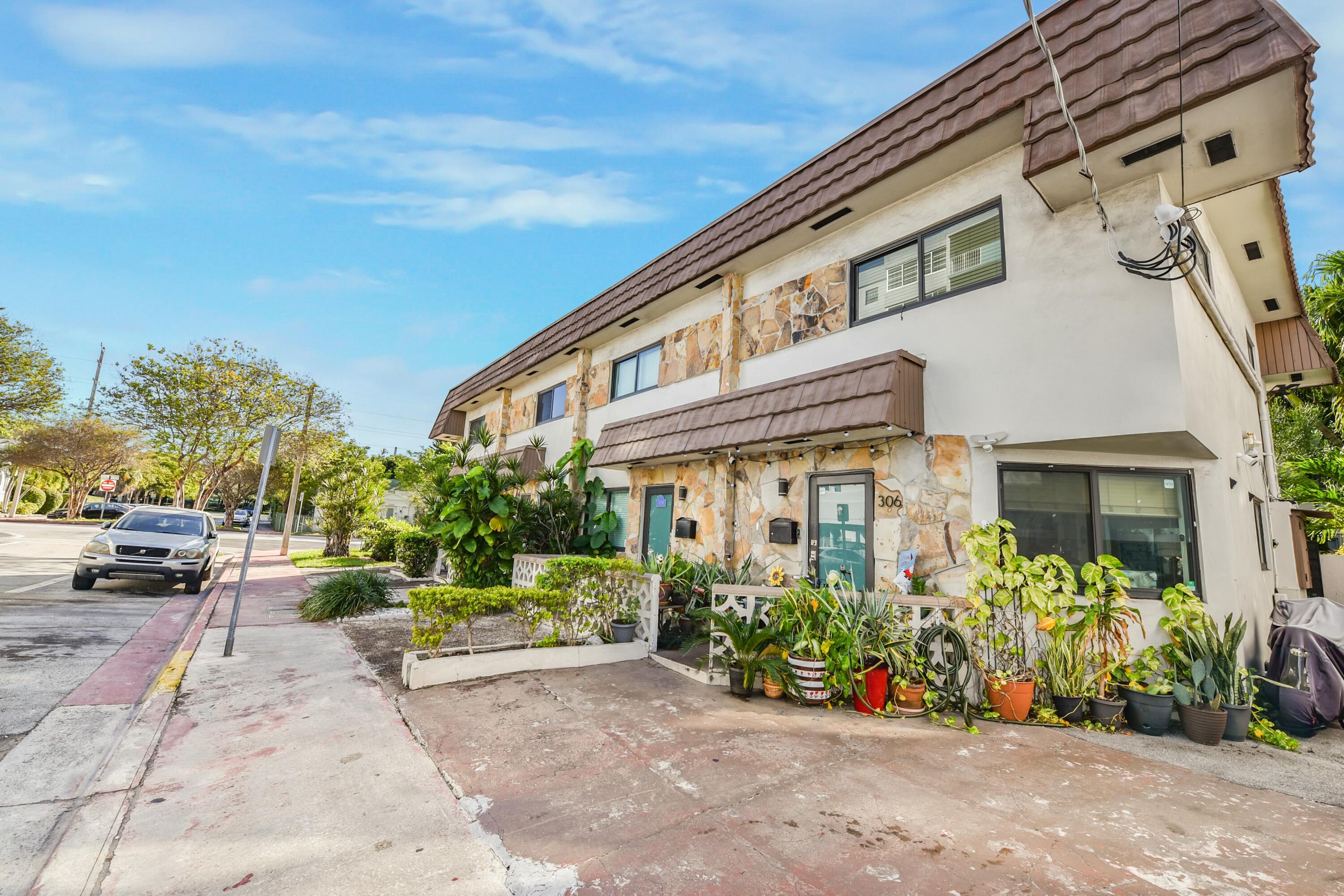 300 80th Street, Unit 300 Miami Beach, FL 33141 - Photo 3 of 22 tempImage1T6f66