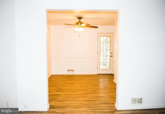 a view of empty room with window