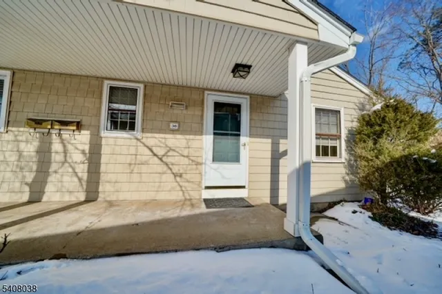 $485,000 | 36 Brandywyne Drive, Florham Park, NJ 07932