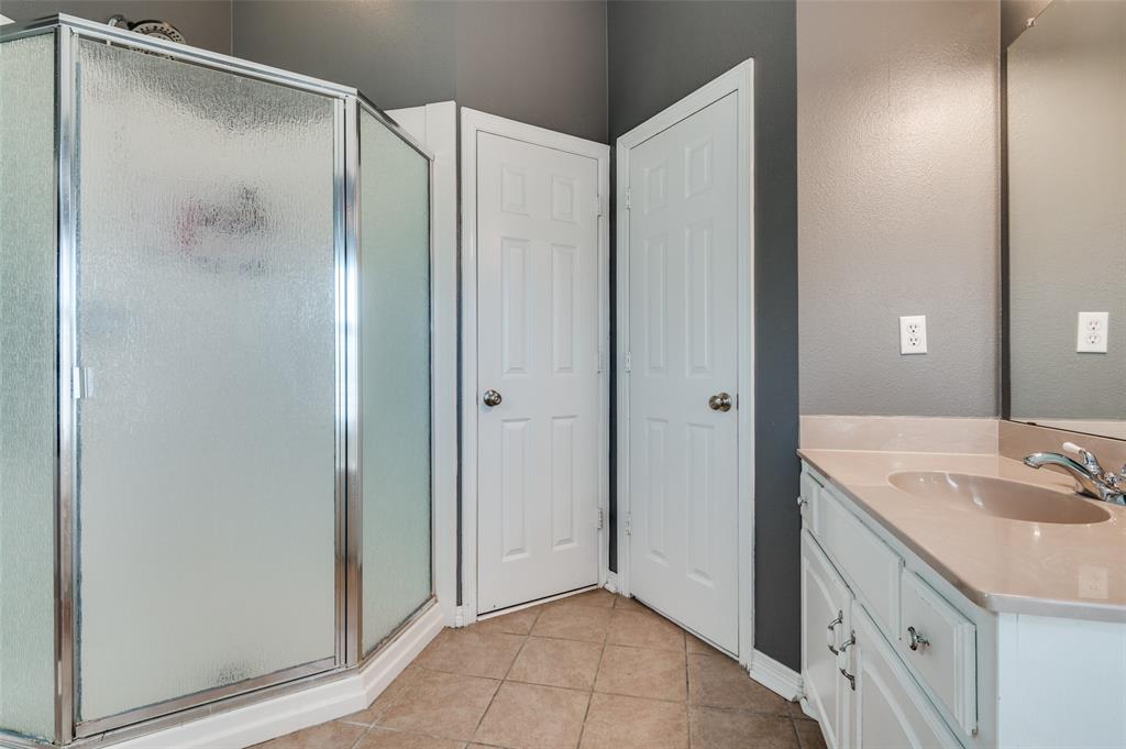 168 Hunters Glen Waxahachie, TX 75167 - Photo 16 of 29 a bathroom with a shower sink and mirror