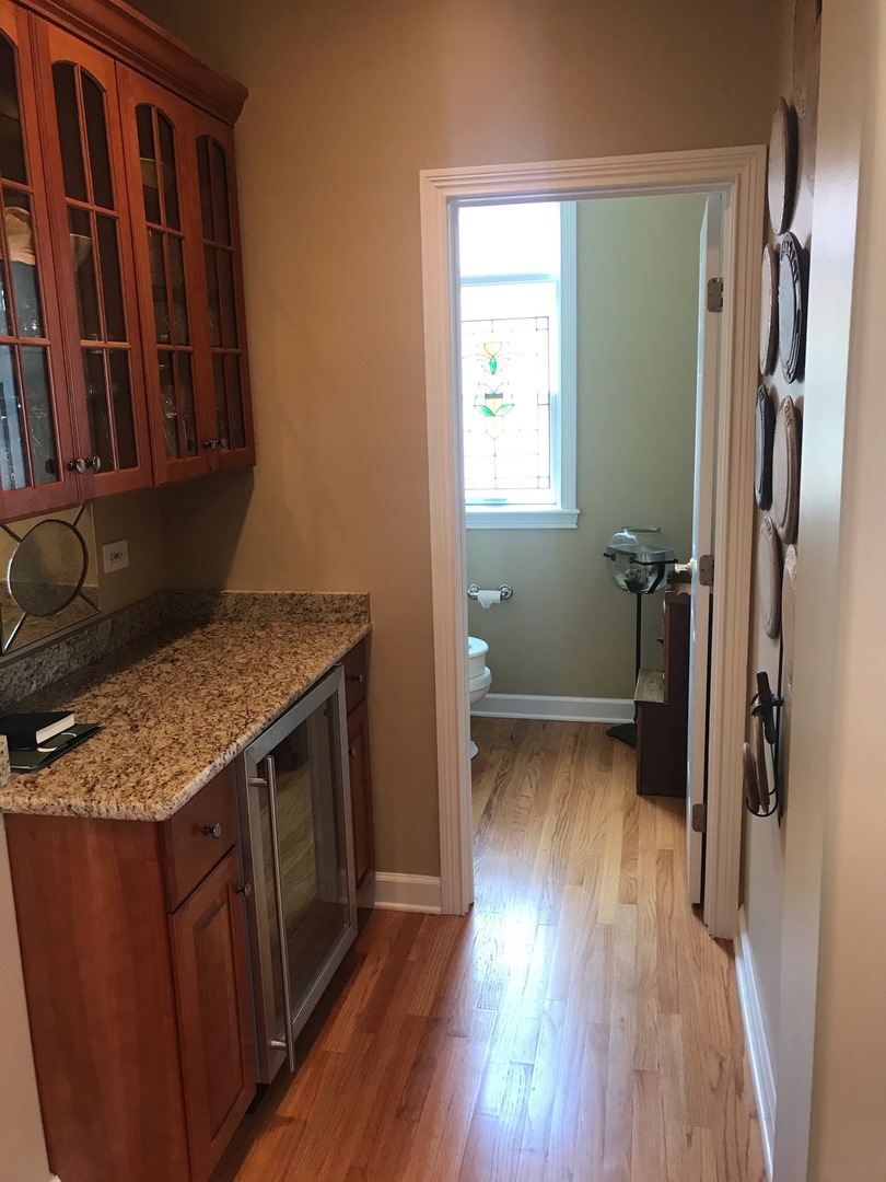 111 Spring Avenue Naperville, IL 60540 - Photo 5 of 10