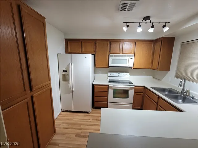 $780 | 2200 Highpointe Drive, Unit 201, Laughlin, NV 89029