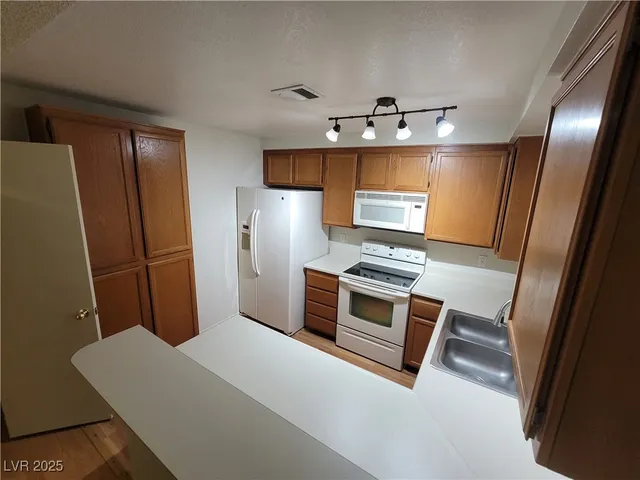 $780 | 2200 Highpointe Drive, Unit 201, Laughlin, NV 89029