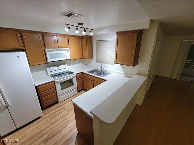 $780 | 2200 Highpointe Drive, Unit 201, Laughlin, NV 89029