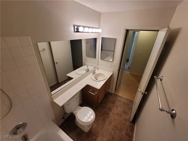 $685 | 2200 Highpointe Drive, Unit 201, Laughlin, NV 89029