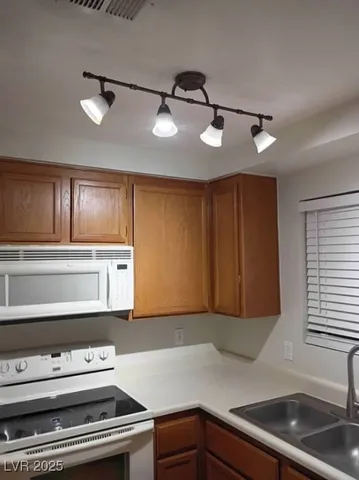 $780 | 2200 Highpointe Drive, Unit 201, Laughlin, NV 89029