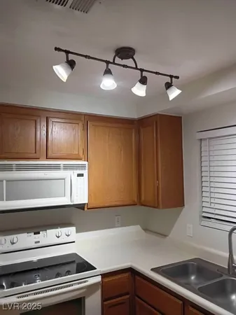 $685 | 2200 Highpointe Drive, Unit 201, Laughlin, NV 89029