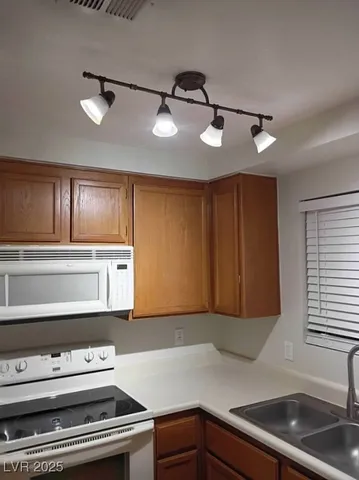 $700 | 2200 Highpointe Drive, Unit 201, Laughlin, NV 89029