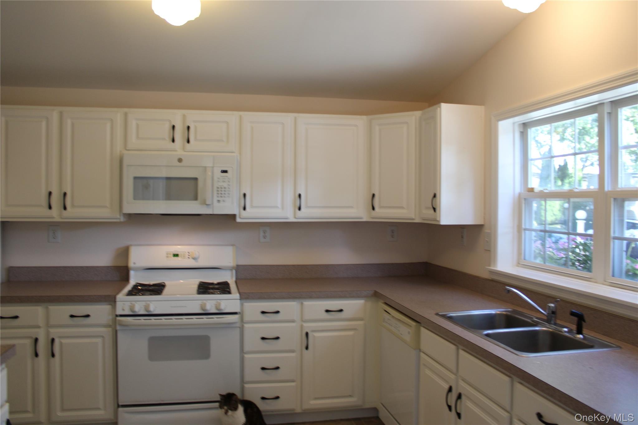 1661 Old Country Road, Unit 77 Riverhead, NY 11901 - Photo 15 of 30 Gallery Image 15