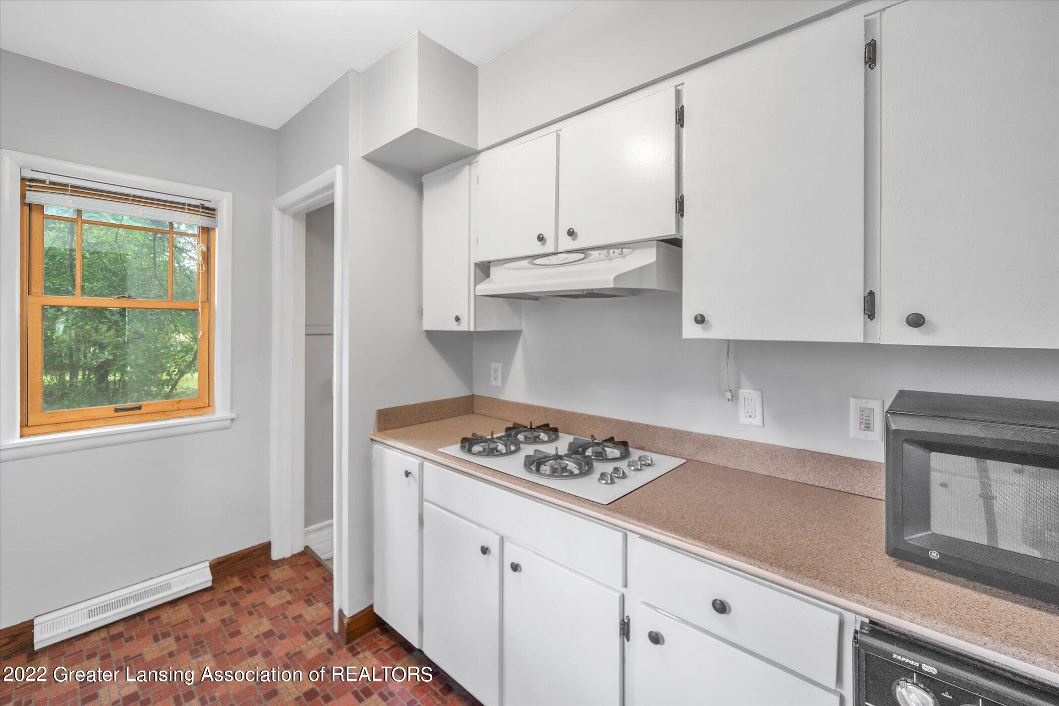 722 Robins Road Lansing, MI 48917 - Photo 15 of 40 Kitchen