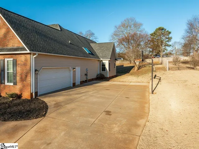 $480,000 | 404 Grayson Drive, Moore, SC 29369