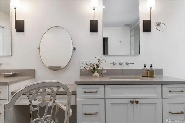 a view of a livingroom with furniture and windows