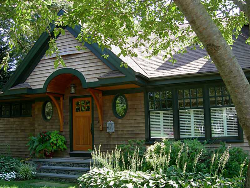 159 Ruggles Avenue Newport, RI 02840 - Photo 1 of 17 Exterior Front.