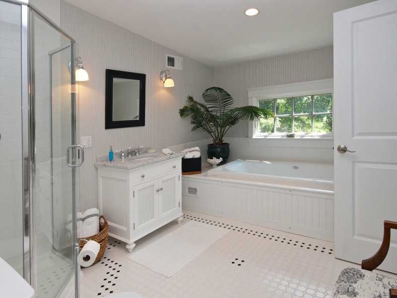159 Ruggles Avenue Newport, RI 02840 - Photo 16 of 17 Bathroom.