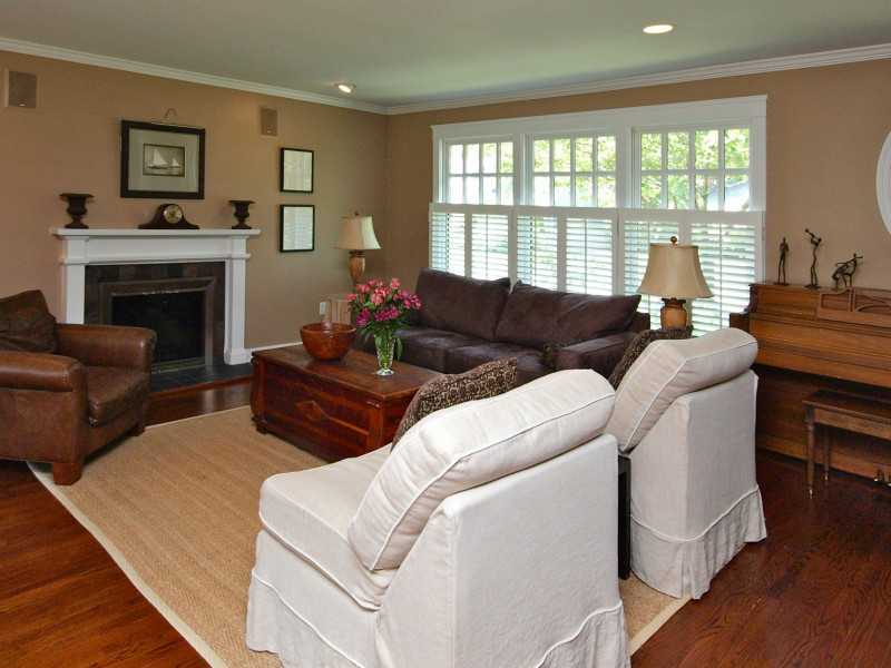 159 Ruggles Avenue Newport, RI 02840 - Photo 3 of 17 Living Room.