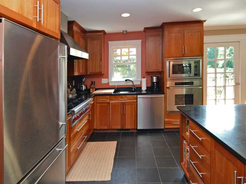159 Ruggles Avenue Newport, RI 02840 - Photo 6 of 17 Kitchen.
