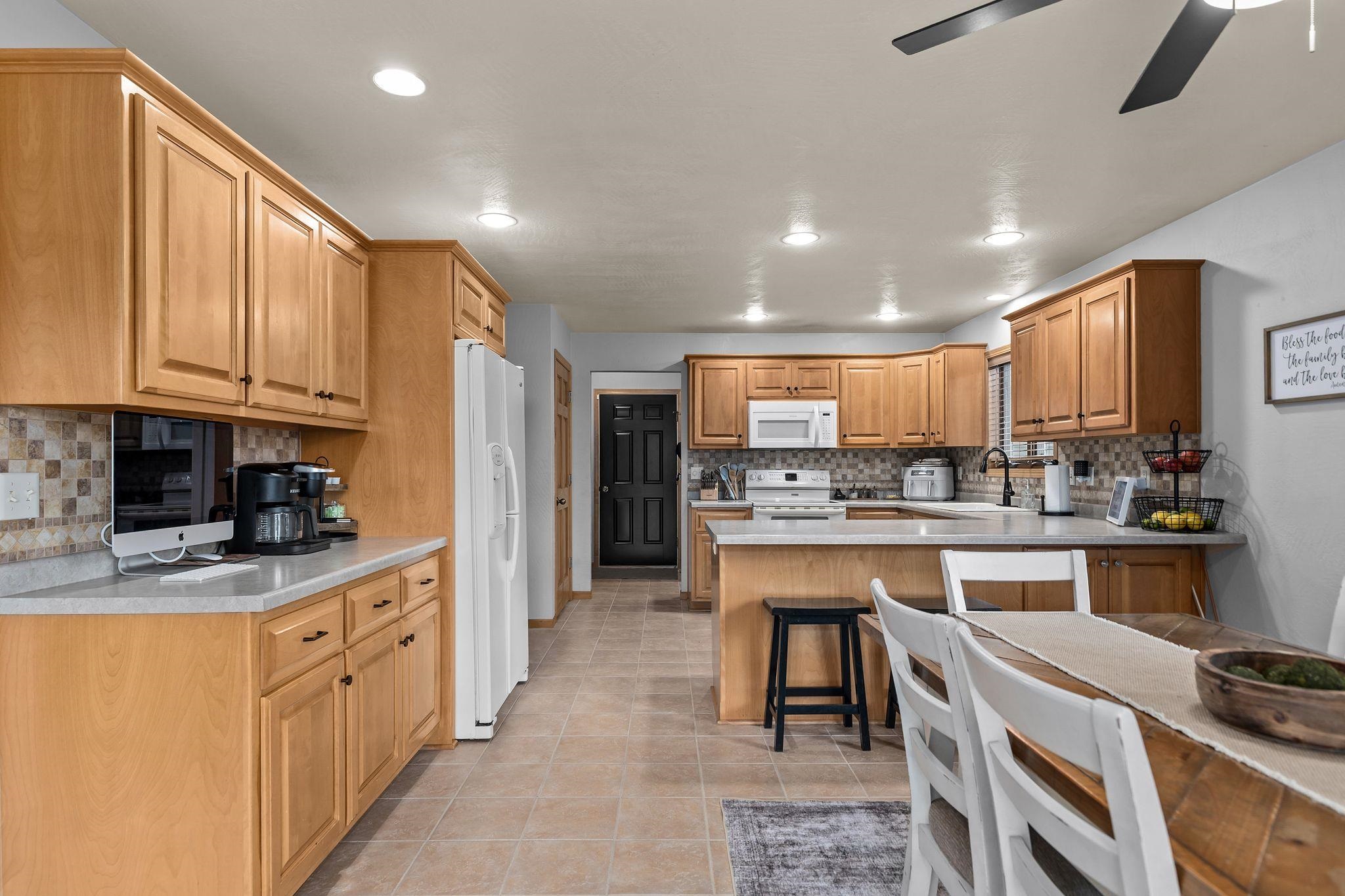 W5546 Mutzy Way Appleton, WI 54915 - Photo 9 of 66