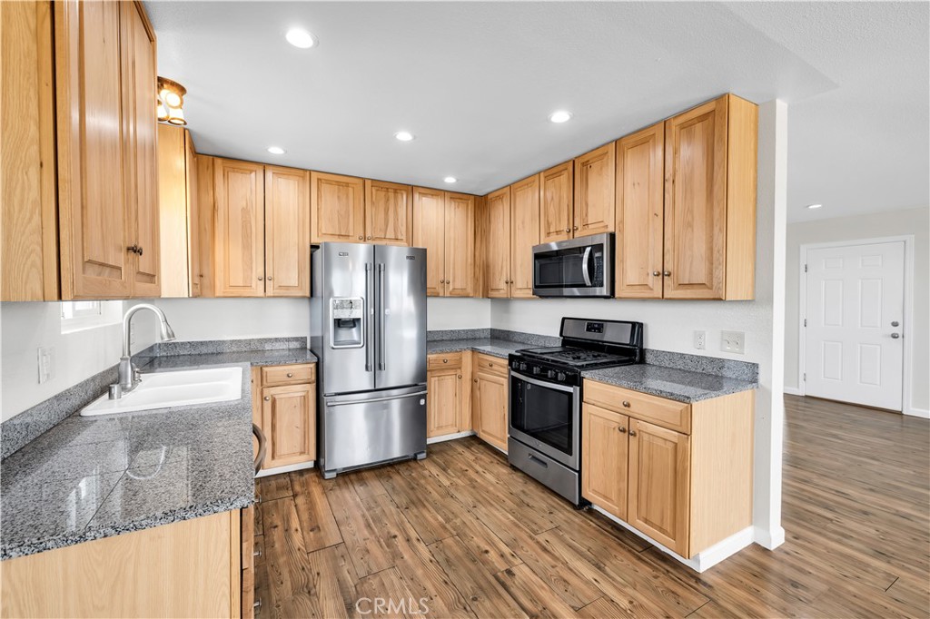 58331 Caliente Street Yucca Valley, CA 92284 - Photo 17 of 52