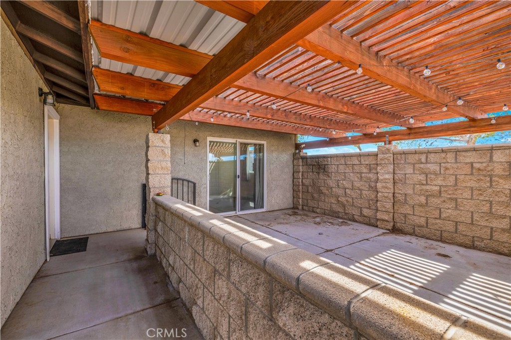 58331 Caliente Street Yucca Valley, CA 92284 - Photo 5 of 52