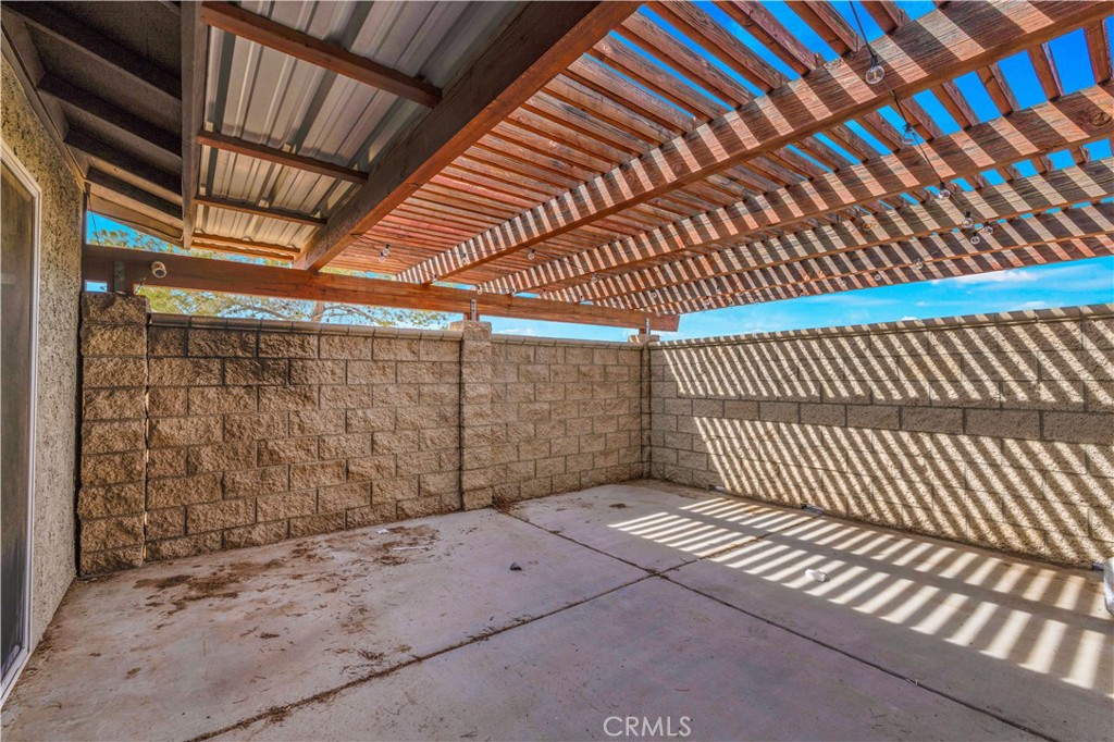 58331 Caliente Street Yucca Valley, CA 92284 - Photo 7 of 52