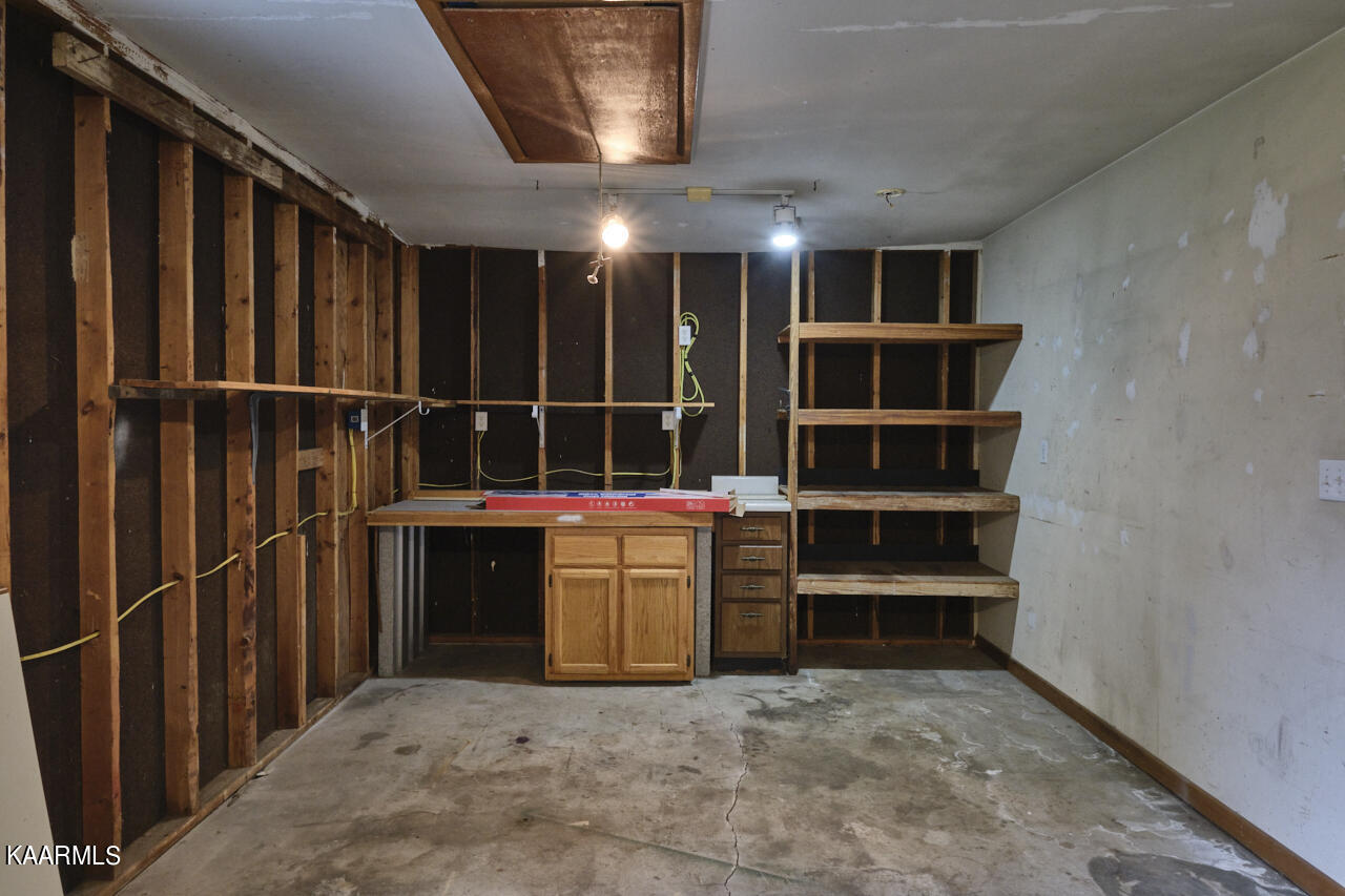 5408 Foxwood Road Knoxville, TN 37921 - Photo 13 of 44 Workshop in garage