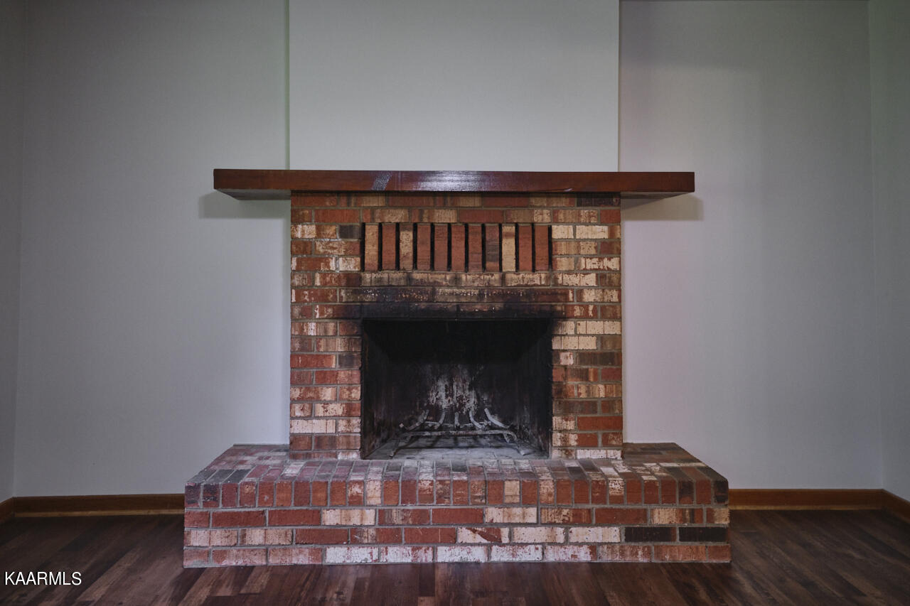 5408 Foxwood Road Knoxville, TN 37921 - Photo 17 of 44 Woodburning Fireplace