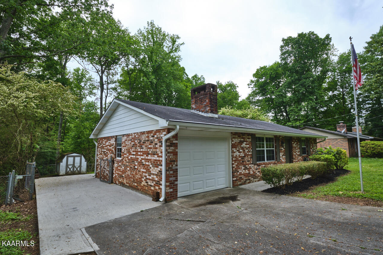5408 Foxwood Road Knoxville, TN 37921 - Photo 23 of 44 One Car Garage