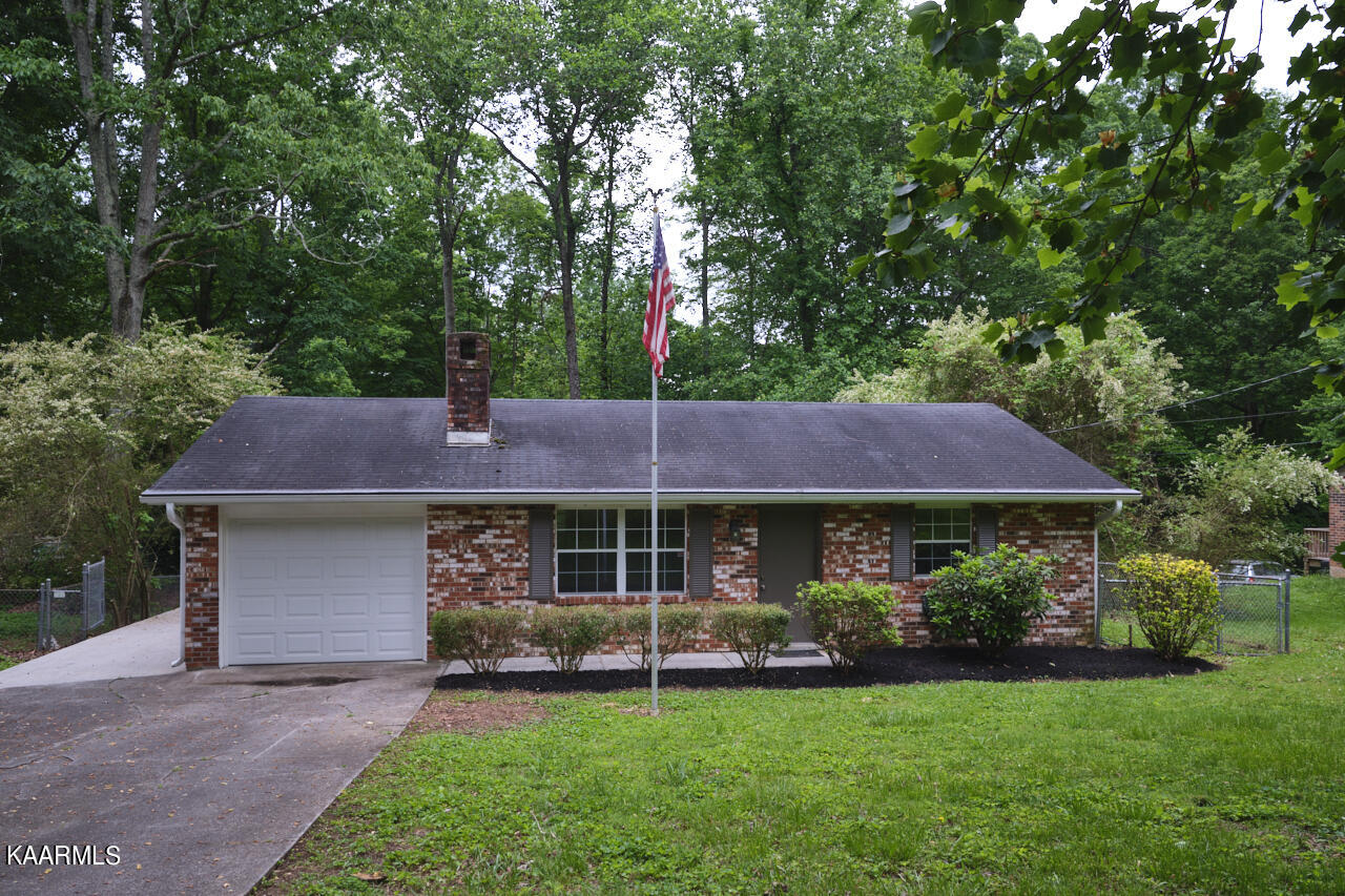 5408 Foxwood Road Knoxville, TN 37921 - Photo 24 of 44 Flag Pole in Front Yard