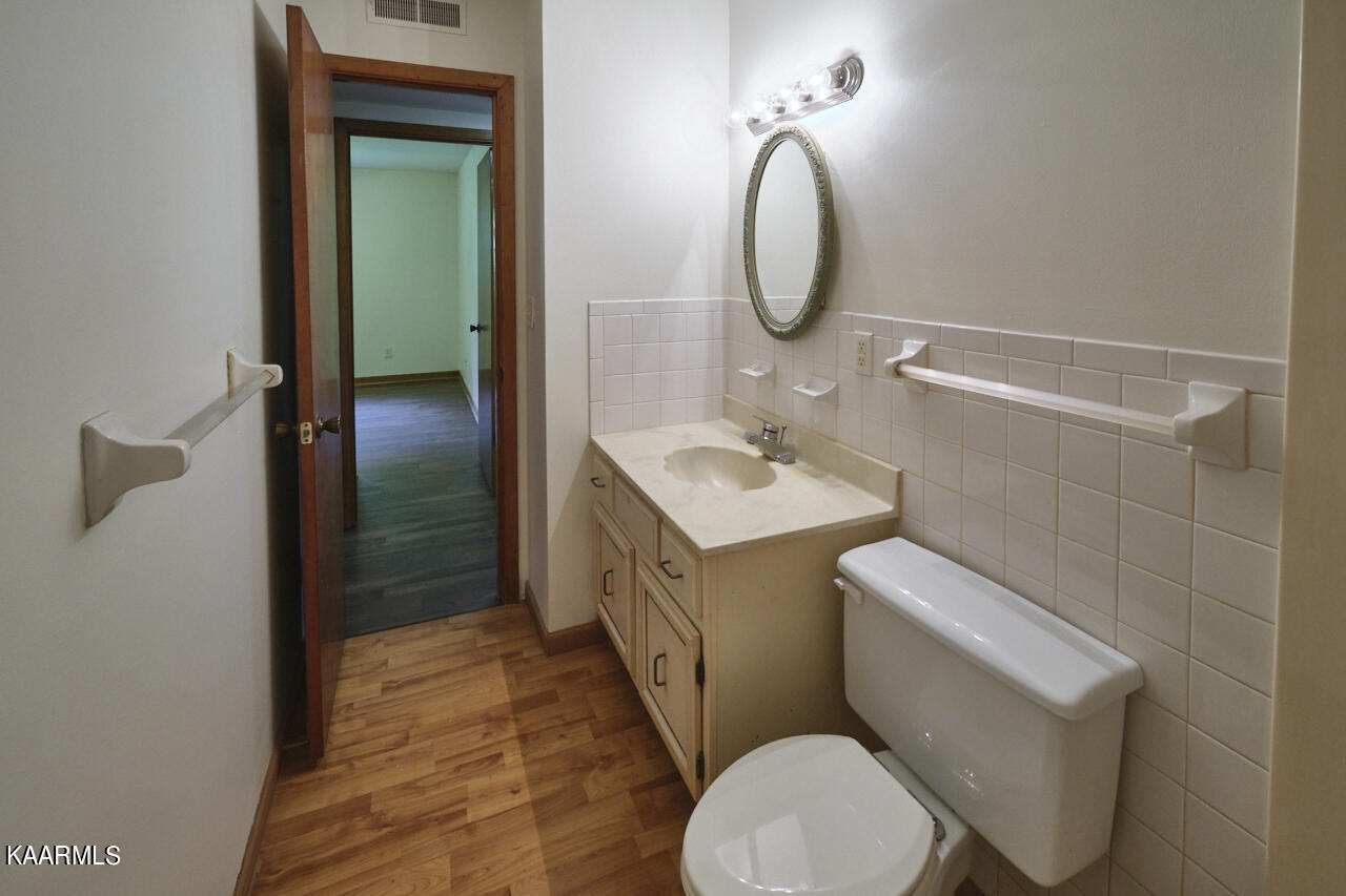 5408 Foxwood Road Knoxville, TN 37921 - Photo 35 of 44 Bath