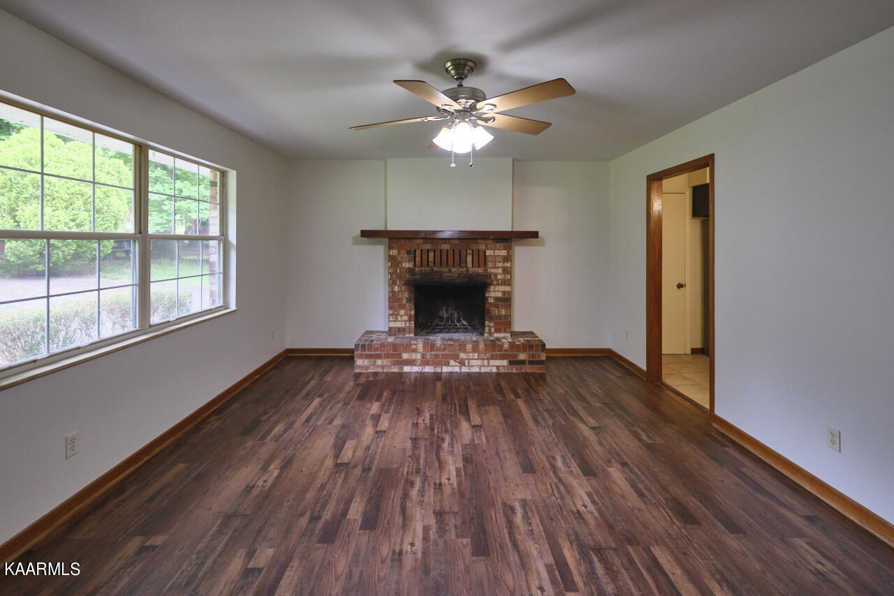 5408 Foxwood Road Knoxville, TN 37921 - Photo 4 of 44 Living Room