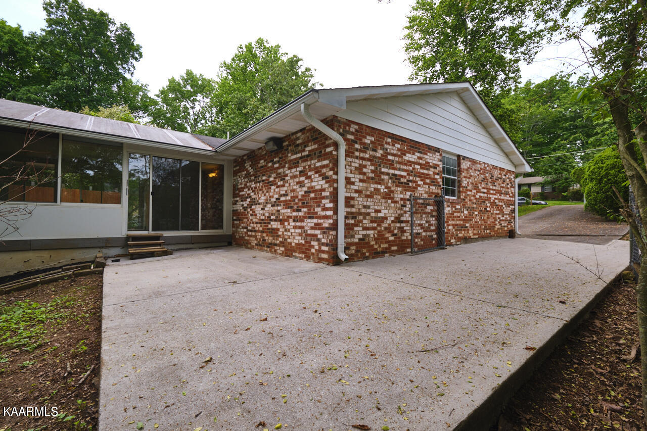 5408 Foxwood Road Knoxville, TN 37921 - Photo 5 of 44 Patio #1